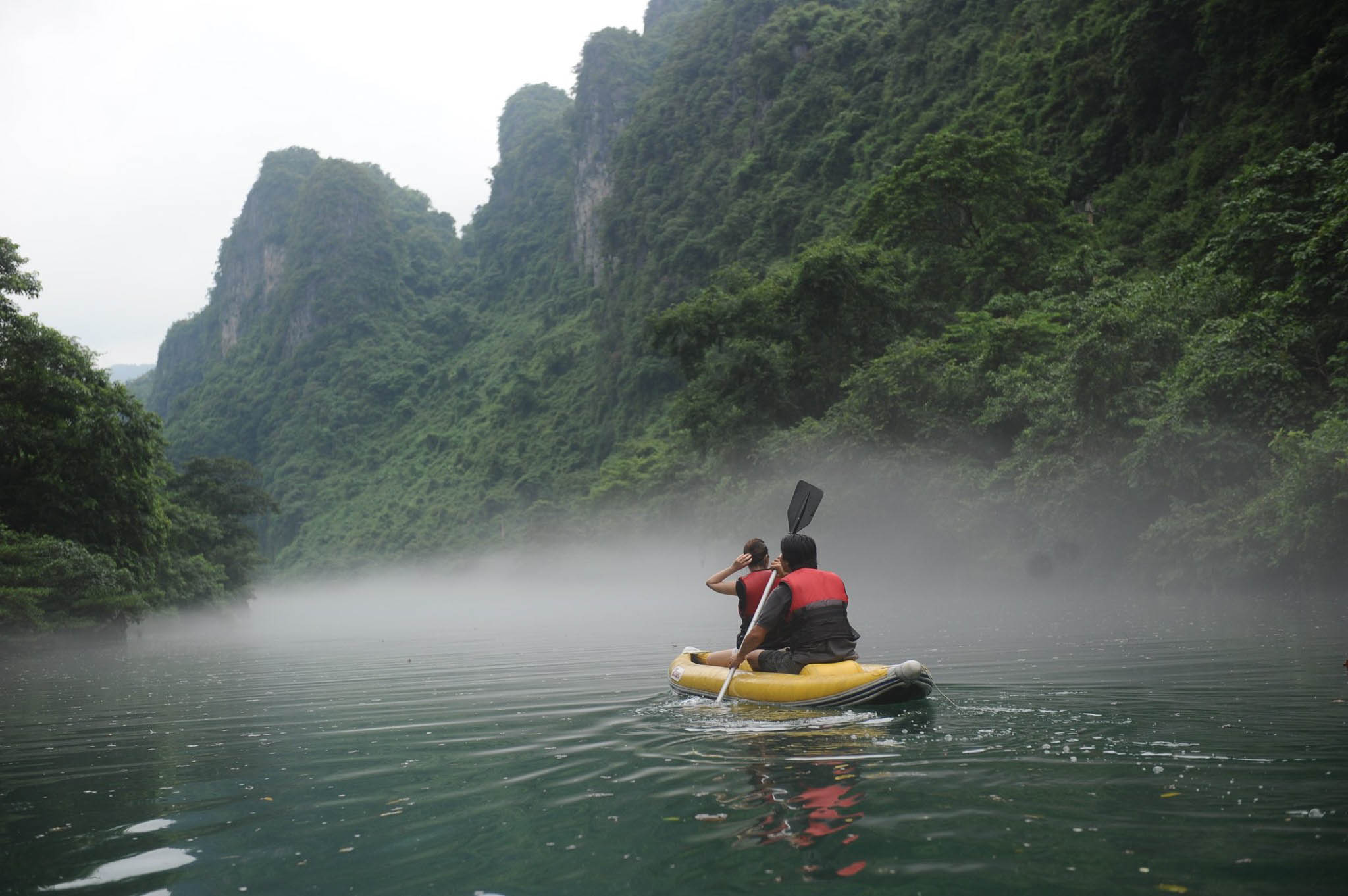 Chèo Kayak trên Sông Chày 